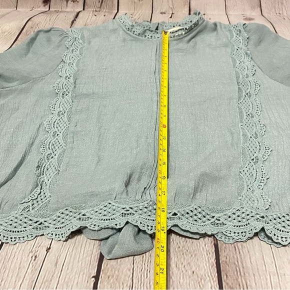 Sweet Wanderer Wmn Light Blue Long Sleeve Lace Ruffle Tie & Button Back Blouse L - Picture 9 of 9